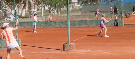 Photo: cipollettidigital.com.ar Río Negro Women's Tennis Club Shines at Patagonian Tournament in Cipolletti