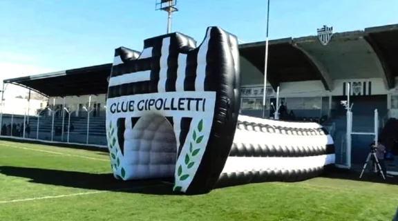 Lo condenaron y no podrá ingresar a los partidos del club Cipolletti ...