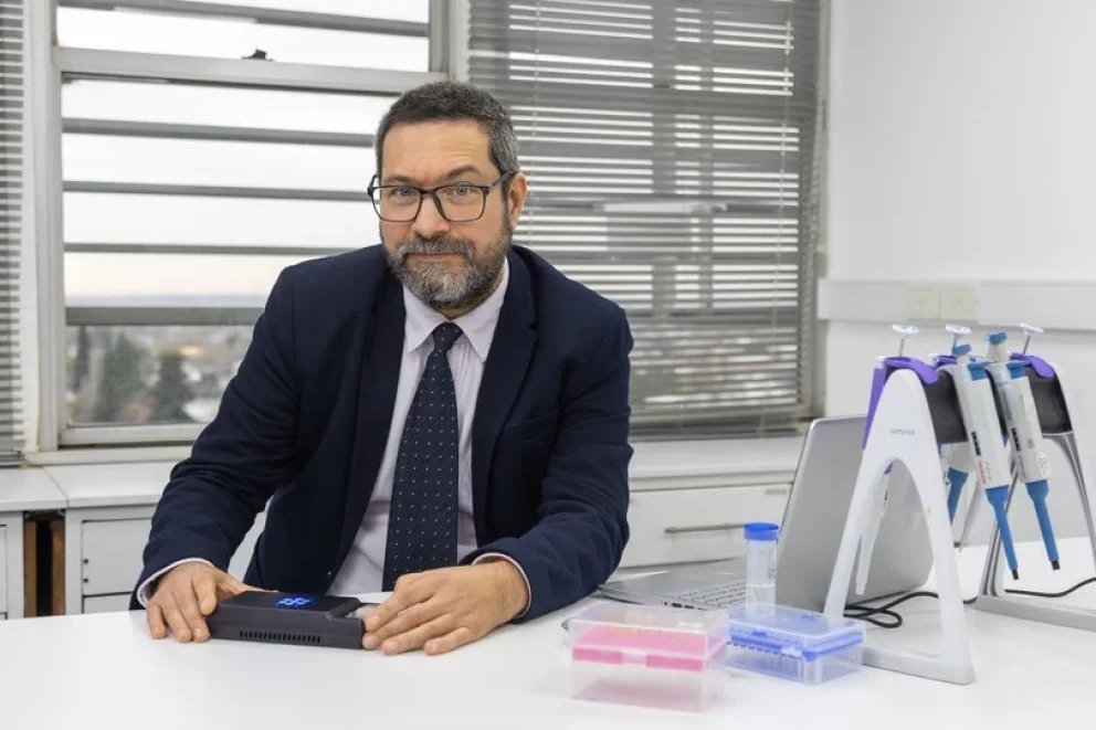 Dr. Omar Azzaroni