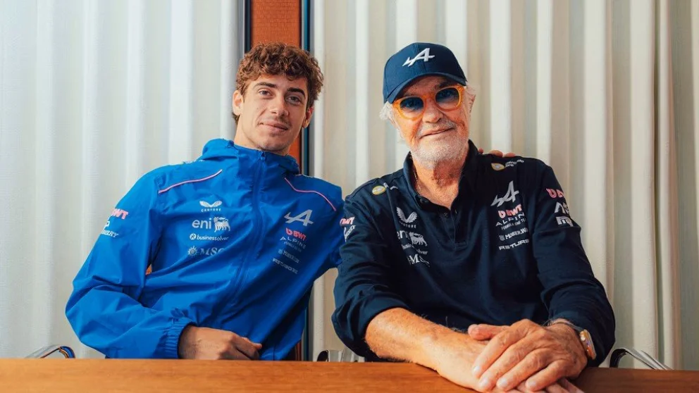 Franco Colapinto junto a Flavio Briatore