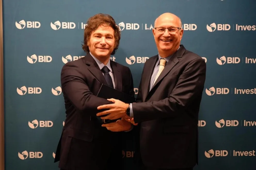 Javier Milei junto al presidente del BID.