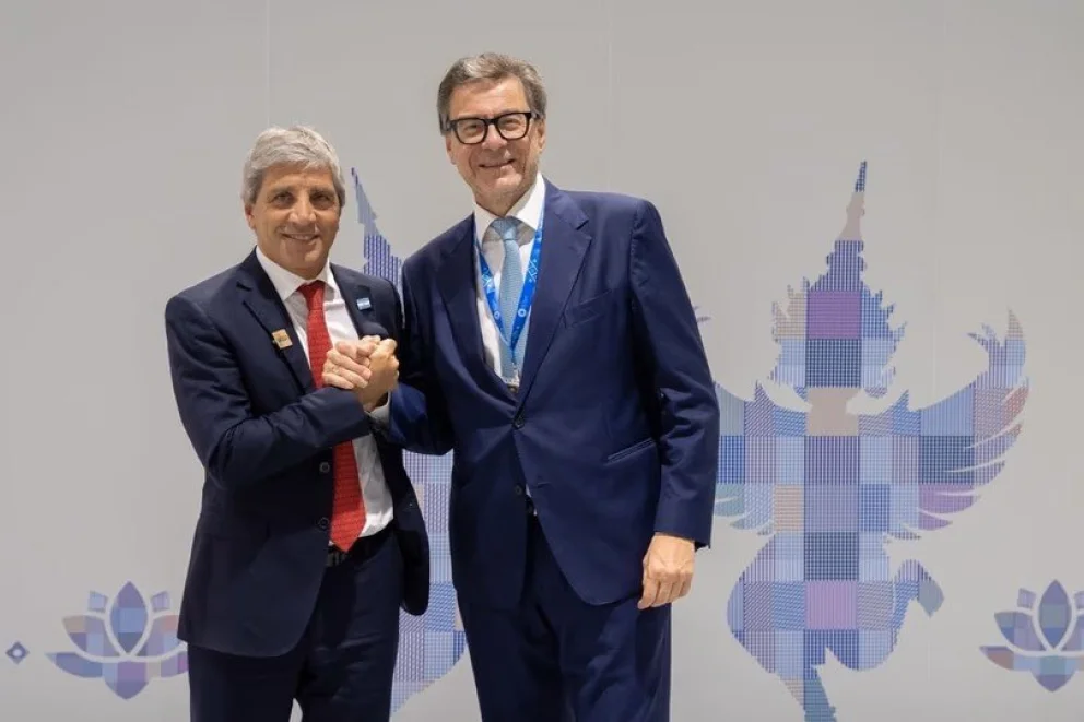 Luis Caputo junto a Giancarlo Giorgetti.