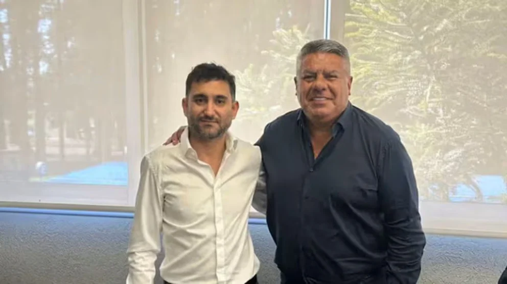 Ariel Vallejo junto a Chiqui Tapia